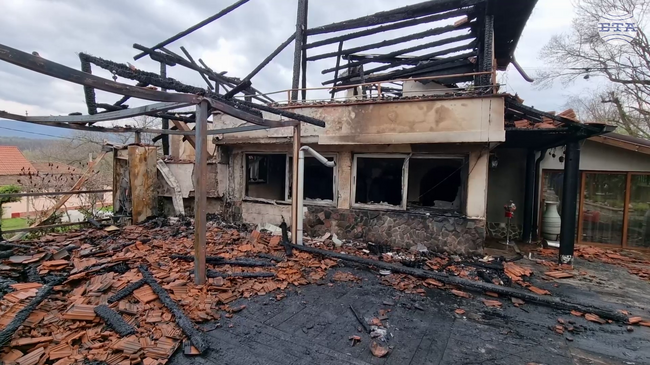 Крайпътно заведение на два етажа е изгоряло при пожар край Монтана