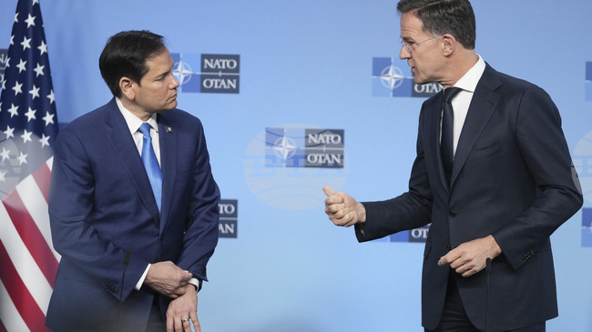 Генералният секретар на НАТО Марк Рюте разговаря с държавния секретар на САЩ Марко Рубио за значението на Арктика за общата сигурност на алианса
