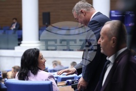 Парламент - заседание - вот на недоверие към кабинета "Желязков“