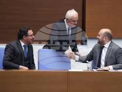 Парламент - заседание - вот на недоверие към кабинета "Желязков“
