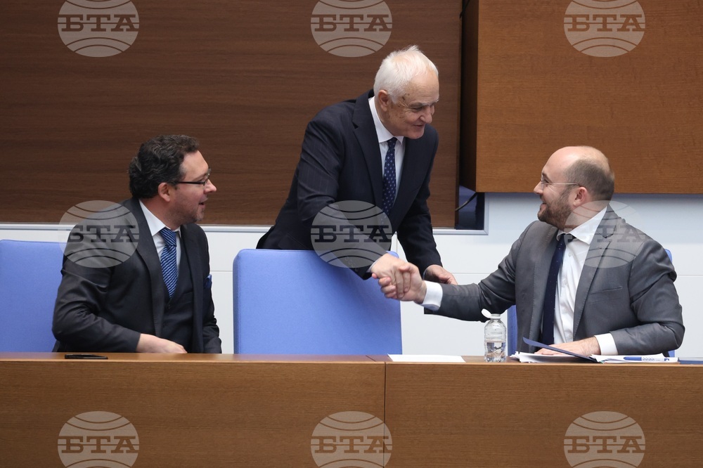 Парламент - заседание - вот на недоверие към кабинета "Желязков“