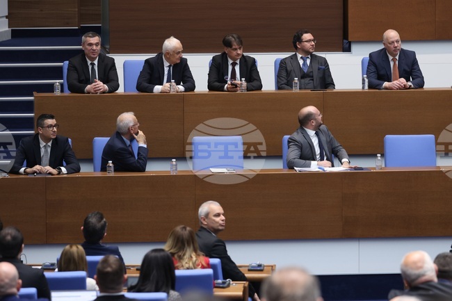 Парламент - заседание - вот на недоверие към кабинета „Желязков”
