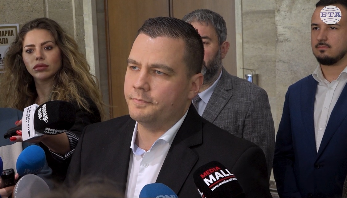 Правителството продължава с пълна сила напред, каза Станислав Балабанов от ИТН след неуспеха на вота на недоверие