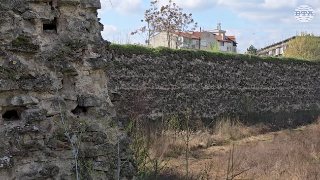 Започна почистването на рова и крепостните стени във Видин