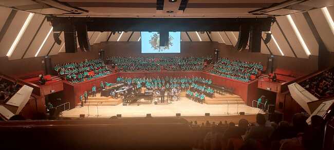 Ученички от училище „Д-р Петър Берон“ в Рединг участваха в концерт на Музикалната асоциация на училищата в района на Уокингам