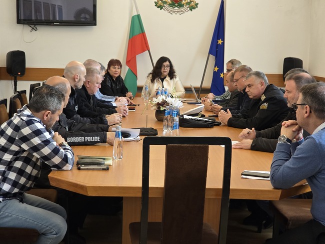 ОА Варна: Частичното бедствено положение ще бъде вдигнато след като се премахнат чувалите със събраните отпадъци. Морето и брега на курортите „Св. Константин и Елена“ и Златни пясъци“ са чисти