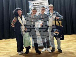 : Златни медалисти от олимпиадата по биология са ученици от НПМГ, СМГ и от Шесто основно училище в Стара Загора. Снимка: МОН