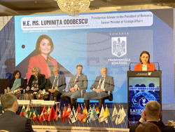 Румъния - Букурещ - Международна конференция за дипломация и глобални отношения за гимназии