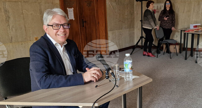 Шумен - книга - „Бившите хора“ на концлагерна България“