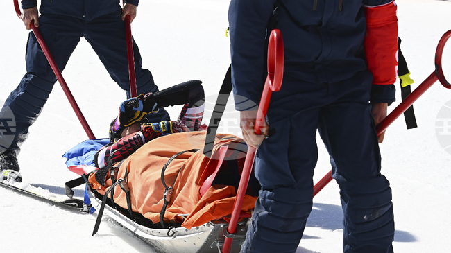 Шампионката Федерика Бриньоне завърши първия етап от рехабилитацията си, качи се на ски