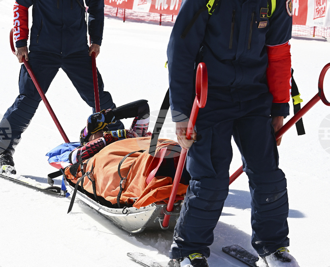 Шампионката Федерика Бриньоне завърши първия етап от рехабилитацията си, качи се на ски