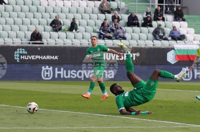 Лудогорец и Левски направиха гросмайсторско реми в дербито на кръга