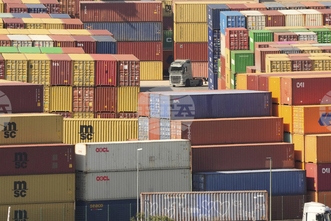 Икономиката на САЩ се е свила през първото тримесечие с повече от предварително обявеното заради повишен внос преди промяната с митата