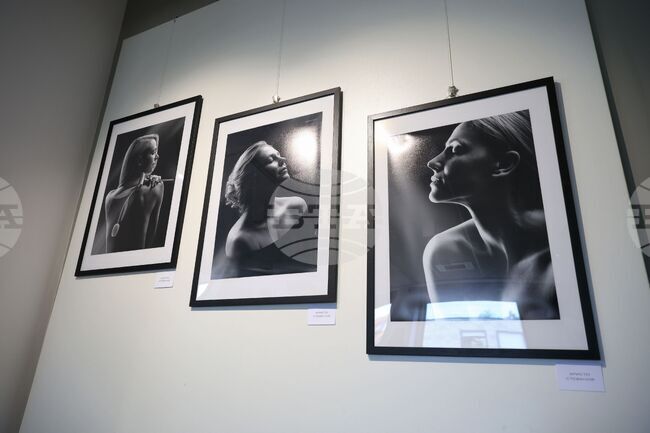 Женския образ в различни аспекти представя новата изложба "Приказки за Ева" на Бургаската фотографска общност