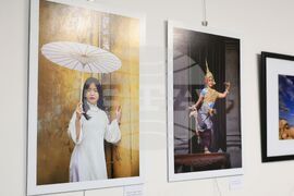 Бургас - "Приказки за Ева" - фотографска изложба