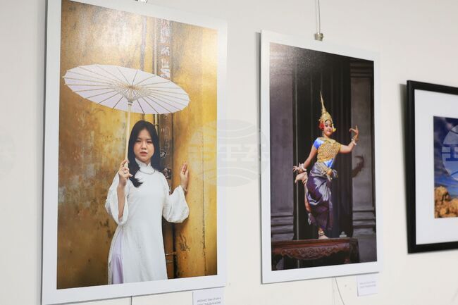 Бургас - "Приказки за Ева" - фотографска изложба