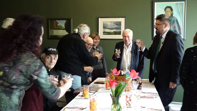 Иван Кънев отпразнува 90-ия си рожден ден с изложба и си пожела здраве