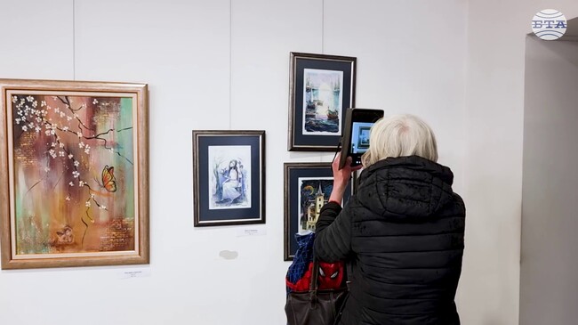 Изложбата „Пролетен салон“ представя в Ямбол над 60 творби на 28 художници