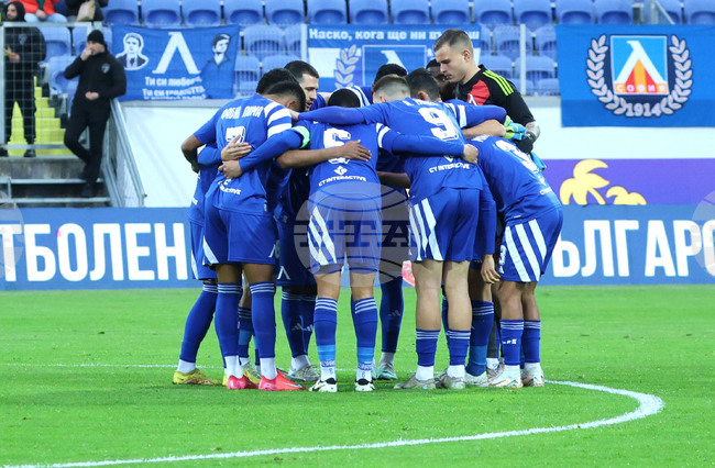 Левски надви Берое за втори пореден успех във футболната Първа лига