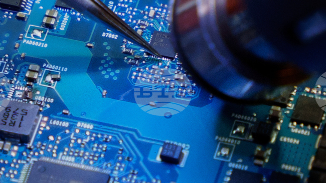 Компютрите и смартфоните вероятно ще поскъпнат през 2026 г., а продажбите им ще намалеят, заради недостиг на чипове оперативна памет, сочи анализ