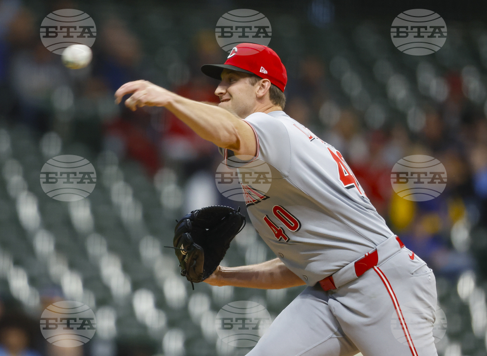 Reds Brewers Baseball