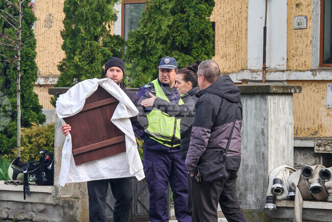 В Трявна е събран щаб във връзка с пожара в Националната гимназия по приложни изкуства „Тревненска школа“, изгорели са 722 квадратни метра от покрива