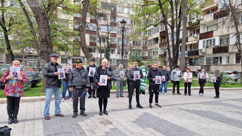 Близки на убития Димитър Малинов протестираха пред Съдебната палата в Пловдив с искане за максимална присъда за Рангел Бизюрев