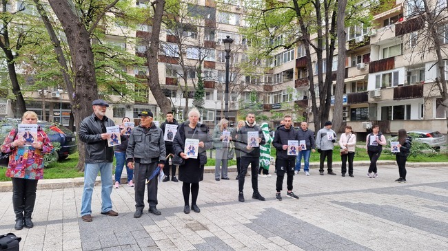 Близки на убития Димитър Малинов протестираха пред Съдебната палата в Пловдив с искане за максимална присъда за Рангел Бизюрев