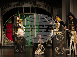 „Дивите лебеди“ в Младежкия театър, снимка – Младежки театър/Гергана Дамянова