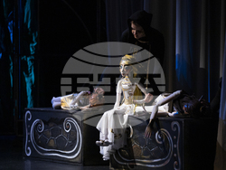 „Дивите лебеди“ в Младежкия театър, снимка – Младежки театър/Гергана Дамянова