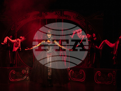 „Дивите лебеди“ в Младежкия театър, снимка – Младежки театър/Гергана Дамянова