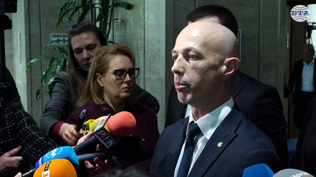 От "Възраждане" определиха като изключително лобистки приетите вчера промени в Закона за енергията от възобновяеми енергийни източници