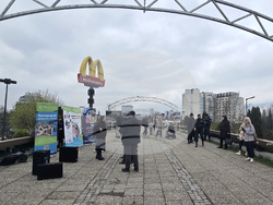 Изложба „Една подадена ръка"