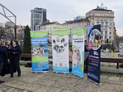 Изложба „Една подадена ръка"