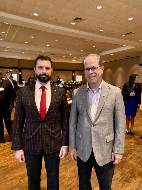 Генералният ни консул в Чикаго се срещна с губернатора на Индиана