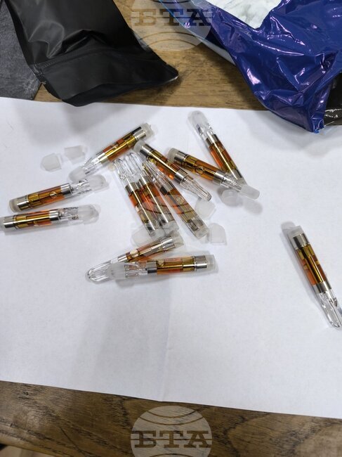 Криминалисти от Разград задържаха мъж за разпространение на електронни вейпове с наркотични вещества