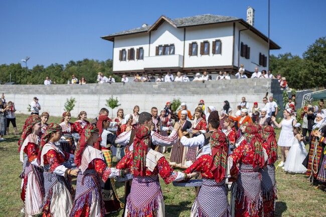 Организаторите на Събора „На мегдана на другата България“ в Лион представиха благотворителната кауза, която фолклорното събитие ще подкрепи