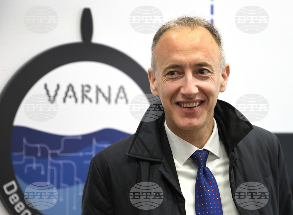 Големият проблем на образователната система е, че възпроизвежда културата на заучаване, смята министър Красимир Вълчев