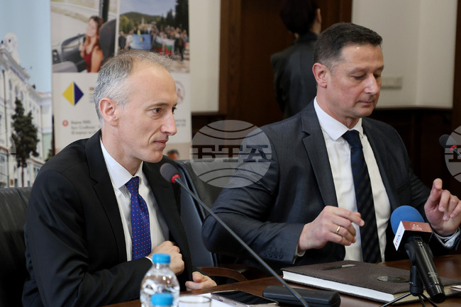 Университетите трябва да повишат изискванията си към студентите, каза министърът на образованието Красимир Вълчев