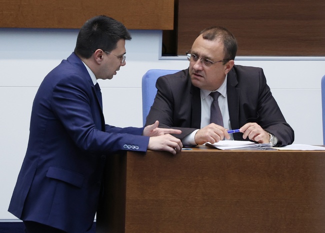 Към момента пред МРРБ не са отчетени извършени дейности по подмяна на водопровод и канализация на булевард в Копривщица, каза министър Иванов