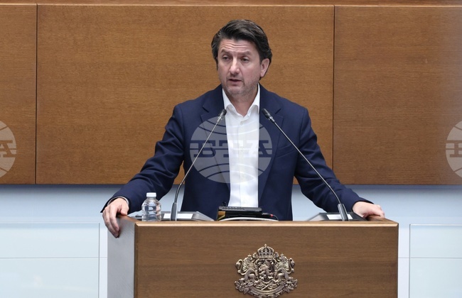 Държавата и местната власт трябва да работят заедно в областта на рекламата и маркетинга на туризма по региони, смята министър Боршош