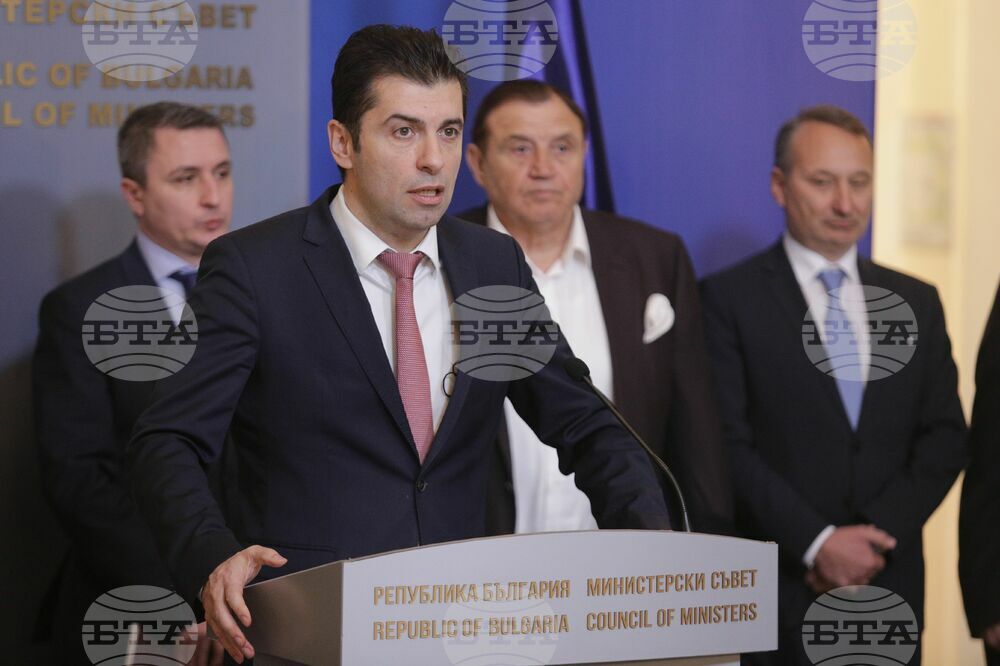 Володимир Зеленски моли България за всякаква помощ, съобщи Кирил Петков