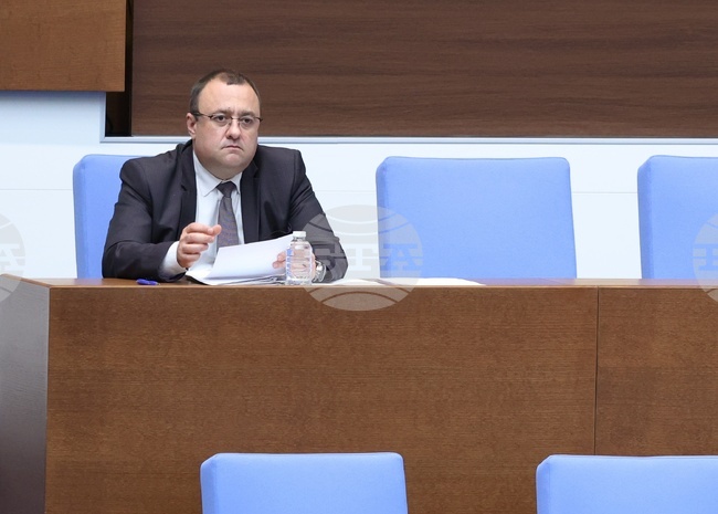 Политическото безвремие доведе до блокирането на много сериозни инфраструктурни проекти, каза министърът на регионалното развитие Иван Иванов