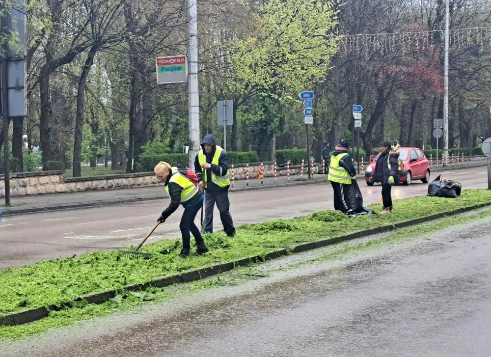 Тази година косенето в Шумен започна две седмици по-рано