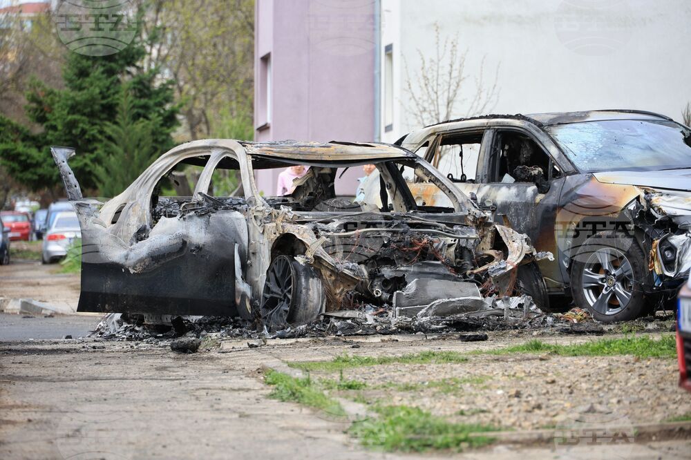 Бургас - изгорели автомобили