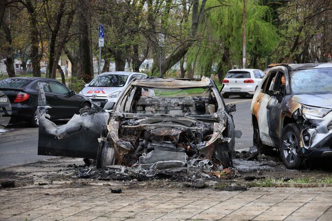 Бургас - изгорели автомобили