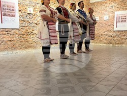  Членовете и ръководството на Българското културно дружество „Иван Вазов“ в град Берисо, провинция Буенос Айрес, Аржентина, организираха изложба „Кодът на времето – традиционни български бродерии“