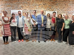  Членовете и ръководството на Българското културно дружество „Иван Вазов“ в град Берисо, провинция Буенос Айрес, Аржентина, организираха изложба „Кодът на времето – традиционни български бродерии“