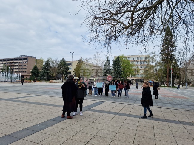 Протест срещу насилието над животни и хора се проведе в Монтана