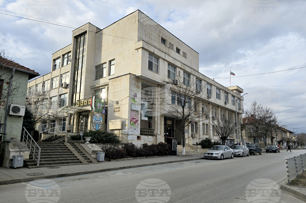 Инвестиционно намерение за разширяване на гробищния парк в Роман обсъждат общинските съветници 